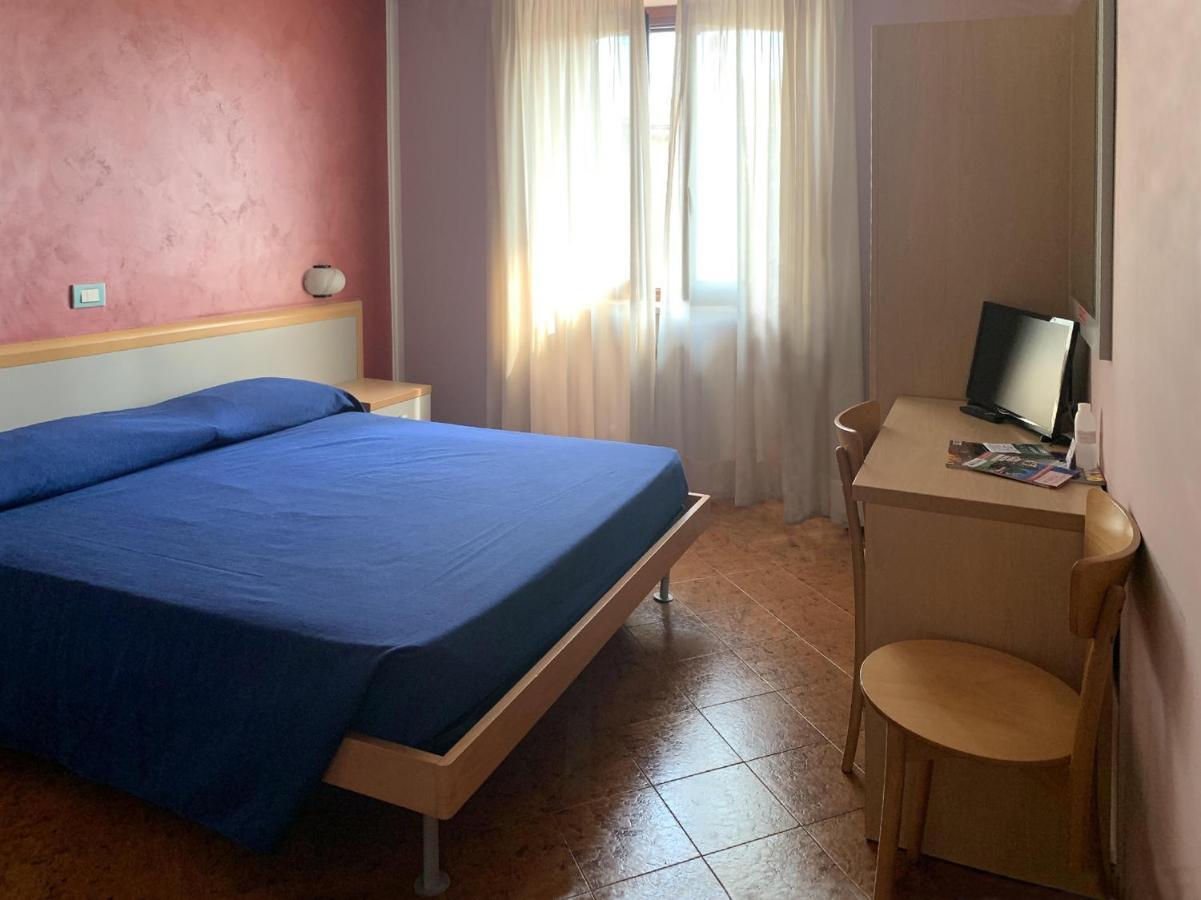 Aquila Nera Di Tony Hotel Ivrea Ngoại thất bức ảnh